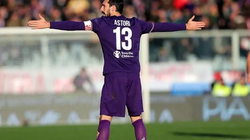 En homenaje a Davide Astori, retiran la camiseta número 13 de la Fiorentina y del Cagliari
