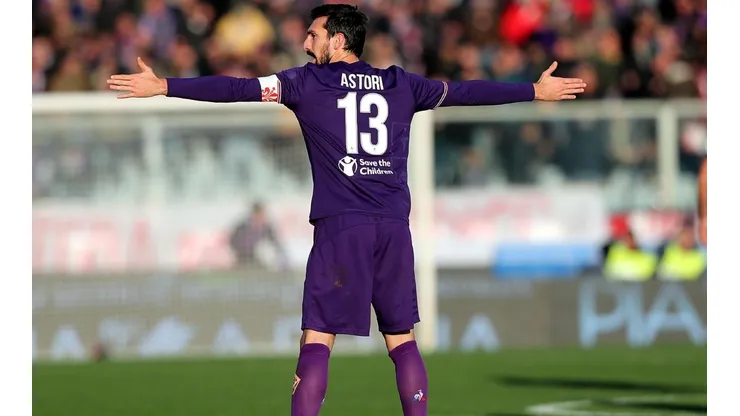 En homenaje a Davide Astori, retiran la camiseta número 13 de la Fiorentina y del Cagliari