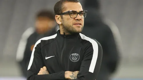 "Todos estamos de paso": castigan a Dani Alves por ser sincero sobre la muerte de Astori