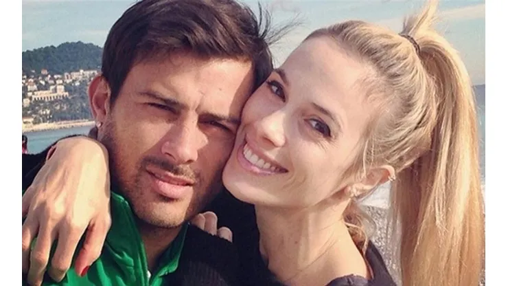 Chechu Bonelli, una Diosa que fue "La Voz del Estadio" en Banfield para presentar a su marido Darío Cvitanich