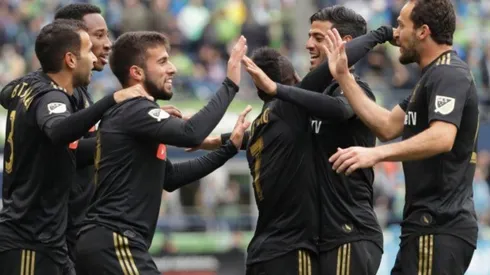Vela asiste y LAFC obtiene su primer victoria en la MLS