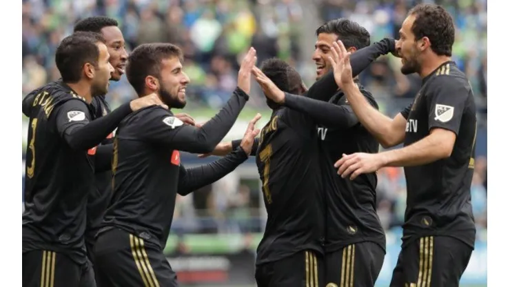 Vela asiste y LAFC obtiene su primer victoria en la MLS