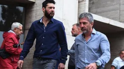 COMPLICADO. Matías junto a su padre Jorge tras salir de prisión tras el último incidente.