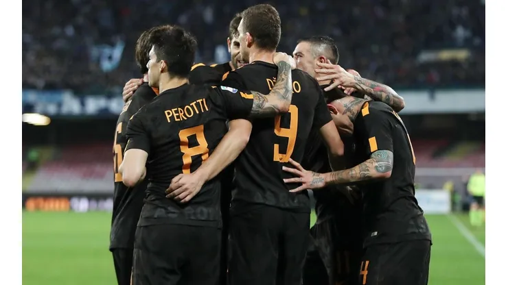 ¡BATACAZO! Roma goleó a domicilio al Nápoli en el derbi del sur de Italia.
