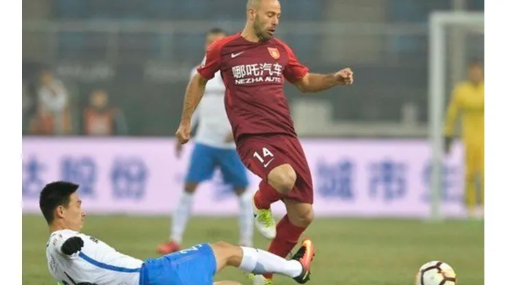 Mascherano volvió a jugar en el medio, aunque siempre con el Nº 14.