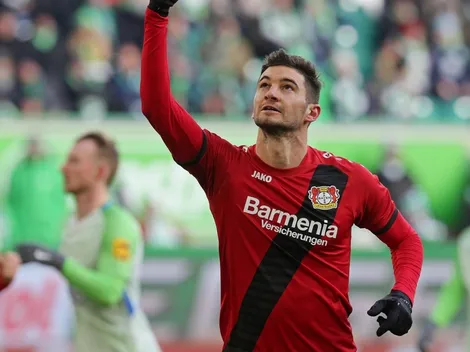 De penal y abriendo el pie, Alario volvió a gritar en la Bundesliga