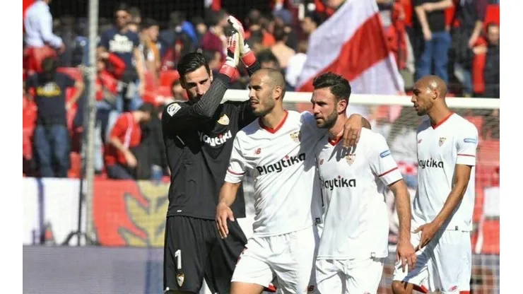 Layún tiene apoyo dentro y fuera del terreno de juego desde que llegó a Sevilla
