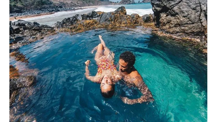 Neymar junto a Bruna, su pareja