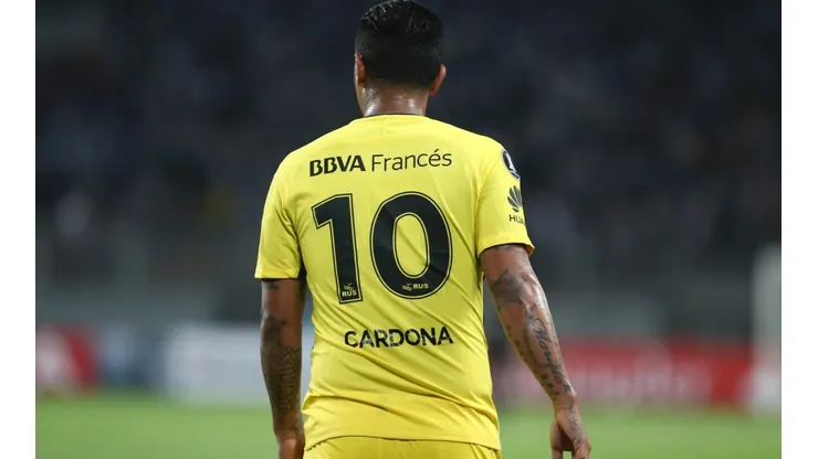 Cardona con la 10 de Boca