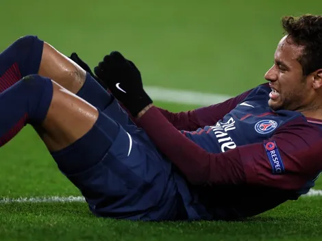 ¡Eso es el amor! Neymar lleva a pasear a su chica en silla de ruedas