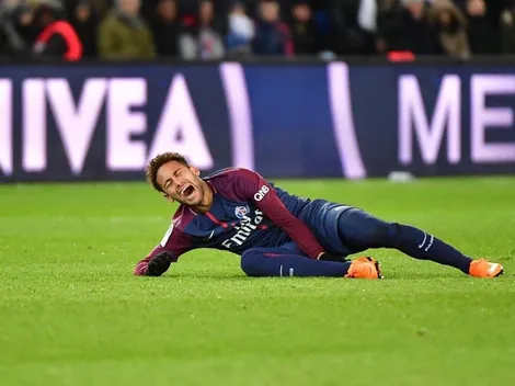 Neymar llegó en silla de ruedas a Brasil para operarse: llegaría con lo justo al Mundial