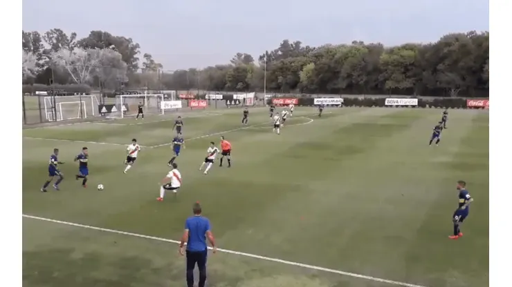 EXPULSADO. Gallardo pegó un planchazo feo y vio la roja.