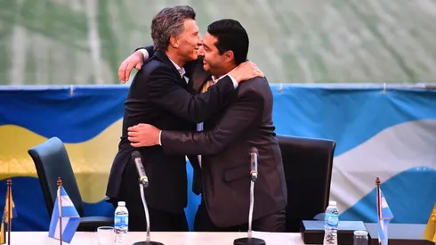 Angelici defendió la libertad de expresión en los estadios, aunque lo insulten a Macri