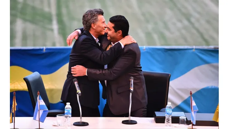 Angelici defendió la libertad de expresión en los estadios, aunque lo insulten a Macri