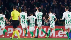 ¡BAILEN! Los jugadores del Betis festejan tras anotarle al Real Madrid.