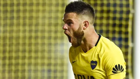 Nández celebra uno de sus tantos en Boca.