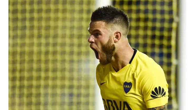 Nández celebra uno de sus tantos en Boca.