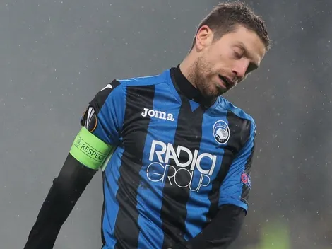 No se puede creer el gol que casi mete el Papu Gómez: ¿Quién puso ese palo ahí?