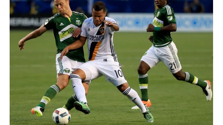 Gio Dos Santos ha tenido que batallar con las críticas por haber elegido seguir en la MLS en vez que quedarse en Europa