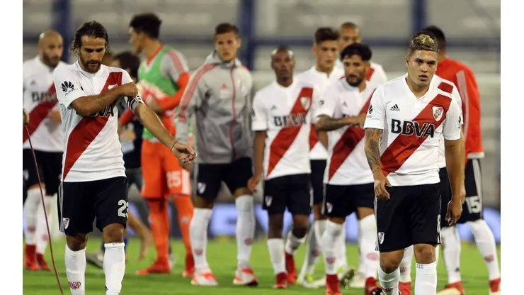 Los jugadores de River después de perder ante Vélez