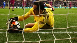 En la final de la Copa de la Liga Inglesa hizo su aparición San Claudio Bravo