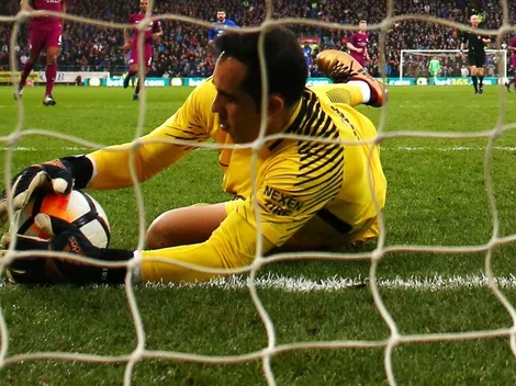 En la final de la Copa de la Liga Inglesa hizo su aparición San Claudio Bravo