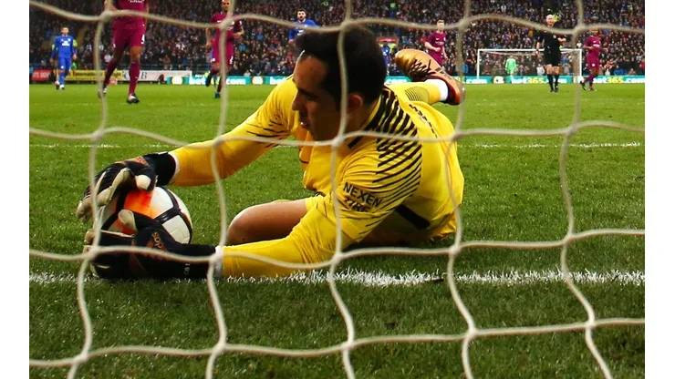 En la final de la Copa de la Liga Inglesa hizo su aparición San Claudio Bravo