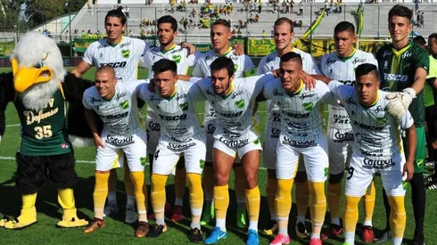 ¡TRANQUILOS, MUCHACHOS! Gissi y Bareiro se abrazaron en el gol tras la discusión.