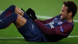 Neymar se fue muy dolorido.