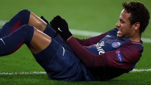 Neymar se fue muy dolorido.