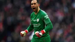 ¡Qué susto! Claudio Bravo casi lo arruina todo con una pifia