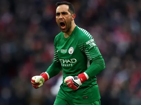 ¡Qué susto! Claudio Bravo casi lo arruina todo con una pifia