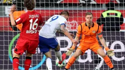 Bayer Leverkusen necesita a Alario: Pierde con este golazo ante el Schalke y juega con uno menos