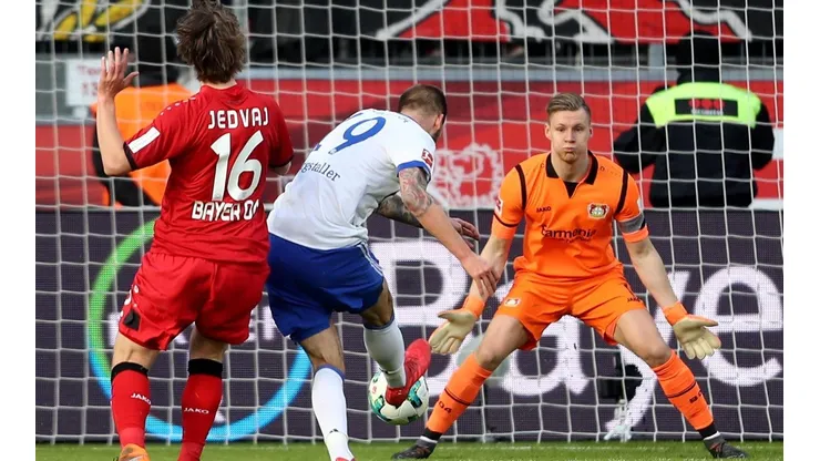 Bayer Leverkusen necesita a Alario: Pierde con este golazo ante el Schalke y juega con uno menos
