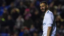 Benzema no lo puede creer. Nosotros tampoco.