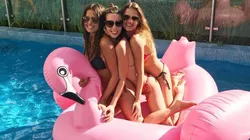 La morocha junto a tres amigas