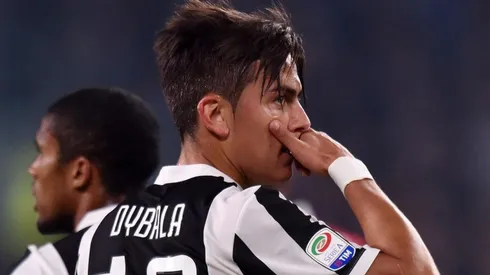 Dybala y su festejo característico.