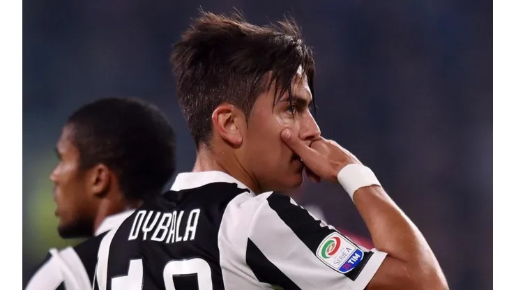 Dybala y su festejo característico.