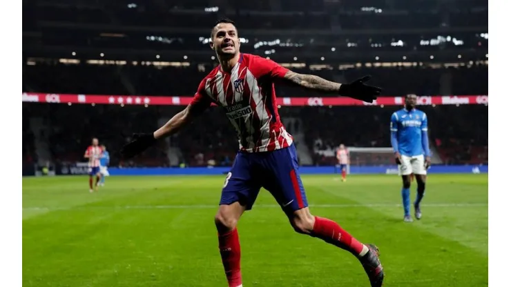 Vitolo celebra un gol en Atlético Madrid.