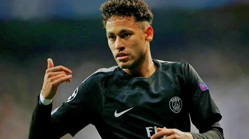 ¿TELÉFONO DESDE MADRID? Neymar en el encuentro con PSG durante la Champions League.