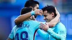Los jugadores del Barça celebran el gol.