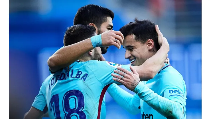 Los jugadores del Barça celebran el gol.