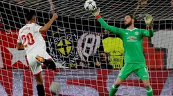 UNA MURALLA. De Gea le sacó todo al Sevilla, que lo peloteó durante todo el partido.