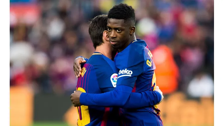 Dembele abrazando a Messi