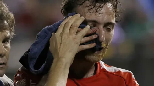 SIEMPRE DEJA TODO. Imagen de Amorebieta contra Nacional en la Copa Sudamericana 2017.