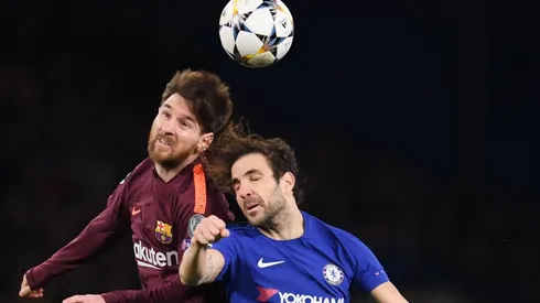 El encuentro entre Messi y Fábregas, acusado por un compañero del Chelsea de ceder en el gol del Barcelona