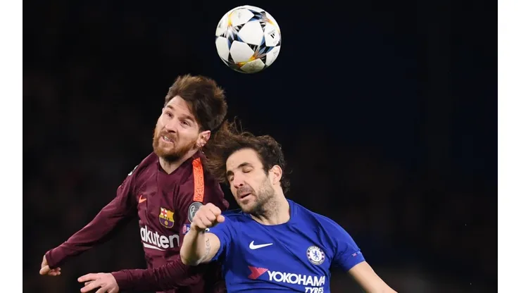 El encuentro entre Messi y Fábregas, acusado por un compañero del Chelsea de ceder en el gol del Barcelona