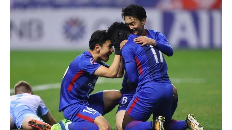 Los jugadores celebran muy contentos