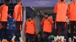 EN LA PREVIA. Luis Suárez junto a Lionel Messi en la previa del encuentro contra Chelsea por Champions League (Foto: Getty).