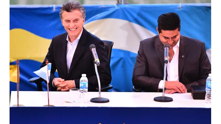Mauricio Macri junto a Daniel Angelici, presidente de Boca.